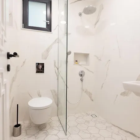 Luxury 12-1 Apartment *